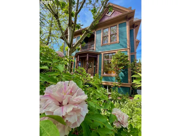 $749,000 | 131 Northeast Tillamook Street, Portland, OR 97212