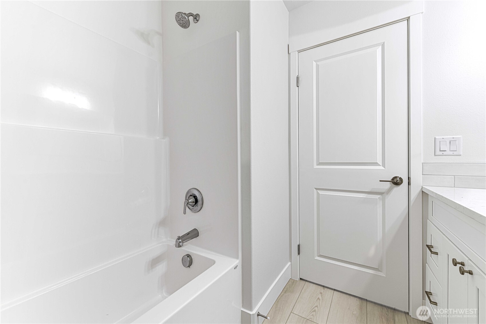 4259 Sandy Street Moses Lake, WA 98837 - Photo 15 of 21 a bathroom with a bathtub