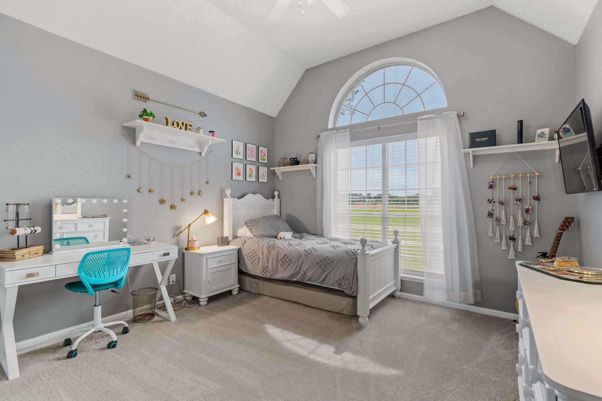 1824 Rymal Road Alvin, TX 77511 - Photo 19 of 39 a bed room with furniture and a window