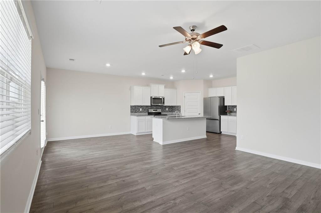 2407 Pelham Pass Dacula, GA 30019 - Photo 13 of 47