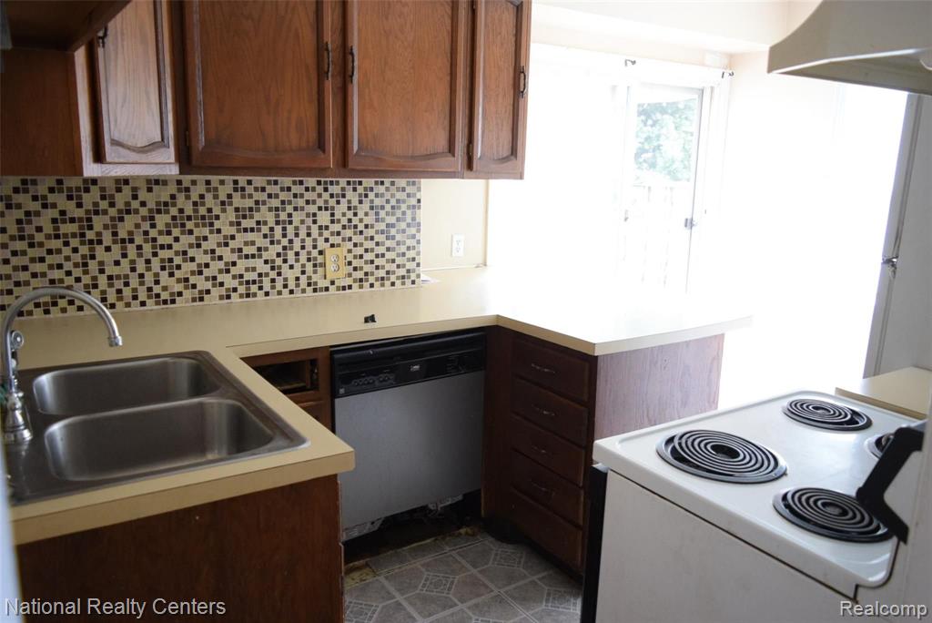 2617 Pierce Street Flint, MI 48503 - Photo 6 of 12