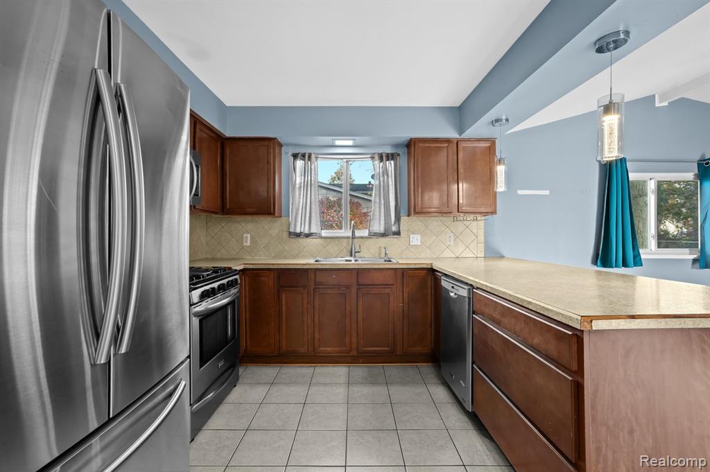 2716 Raven Glass Road Waterford, MI 48329 - Photo 7 of 31 Gallery Image 7