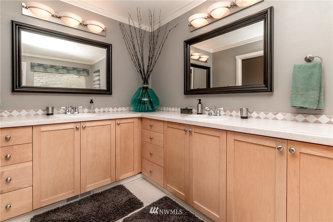 27341 Maple Ridge Way Southeast Maple Valley, WA 98038 - Photo 17 of 25