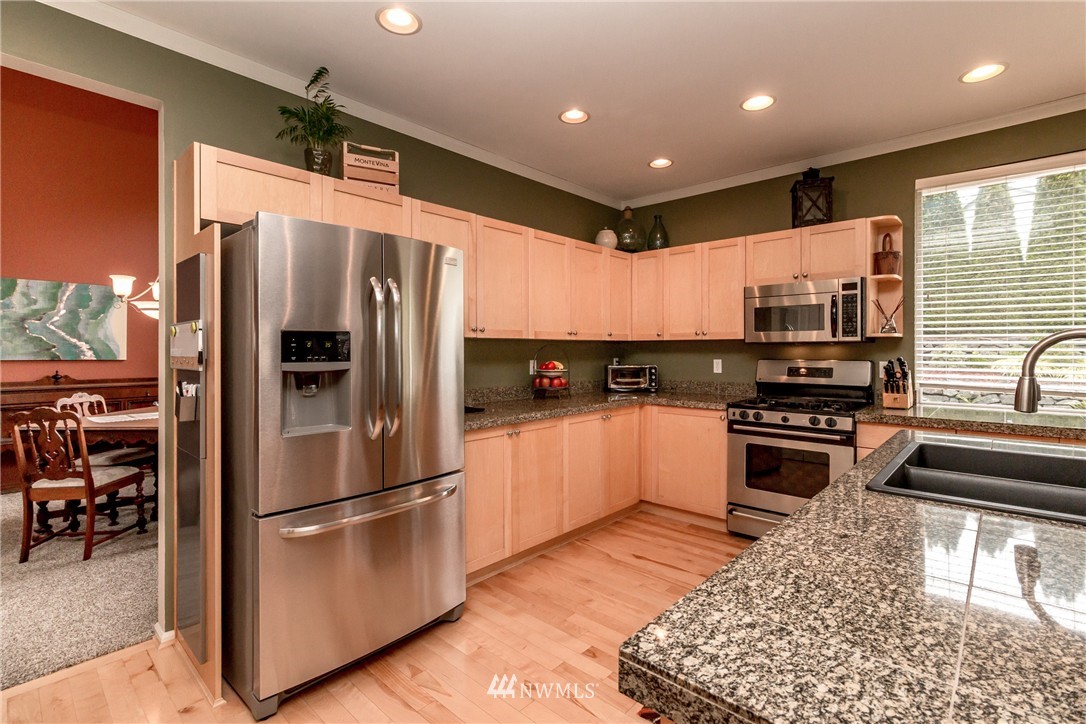 27341 Maple Ridge Way Southeast Maple Valley, WA 98038 - Photo 8 of 25