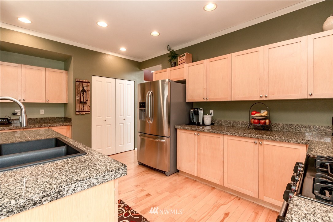 27341 Maple Ridge Way Southeast Maple Valley, WA 98038 - Photo 9 of 25