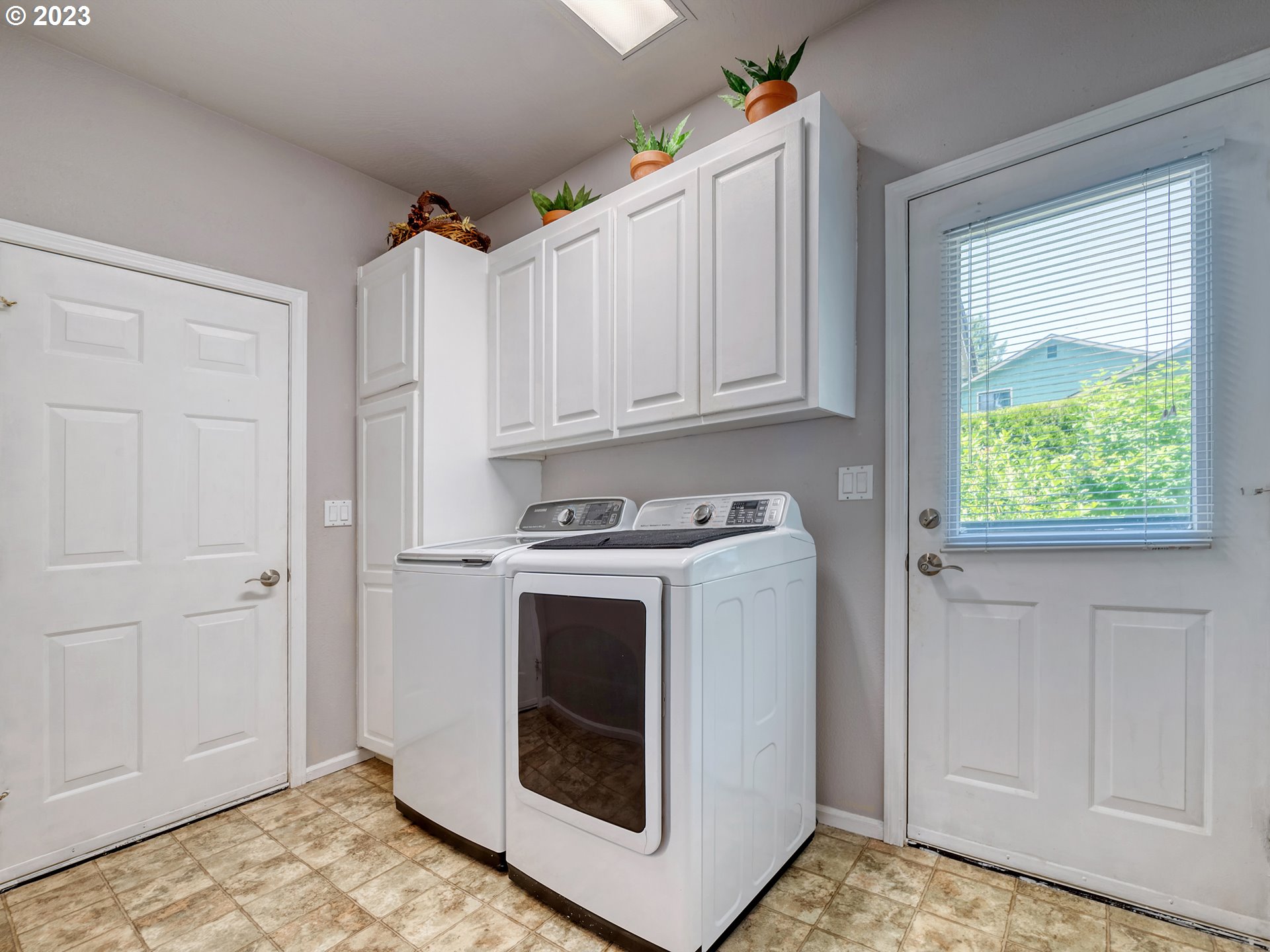 41620 Madrone Street Springfield, OR 97478 - Photo 27 of 48 Laundry