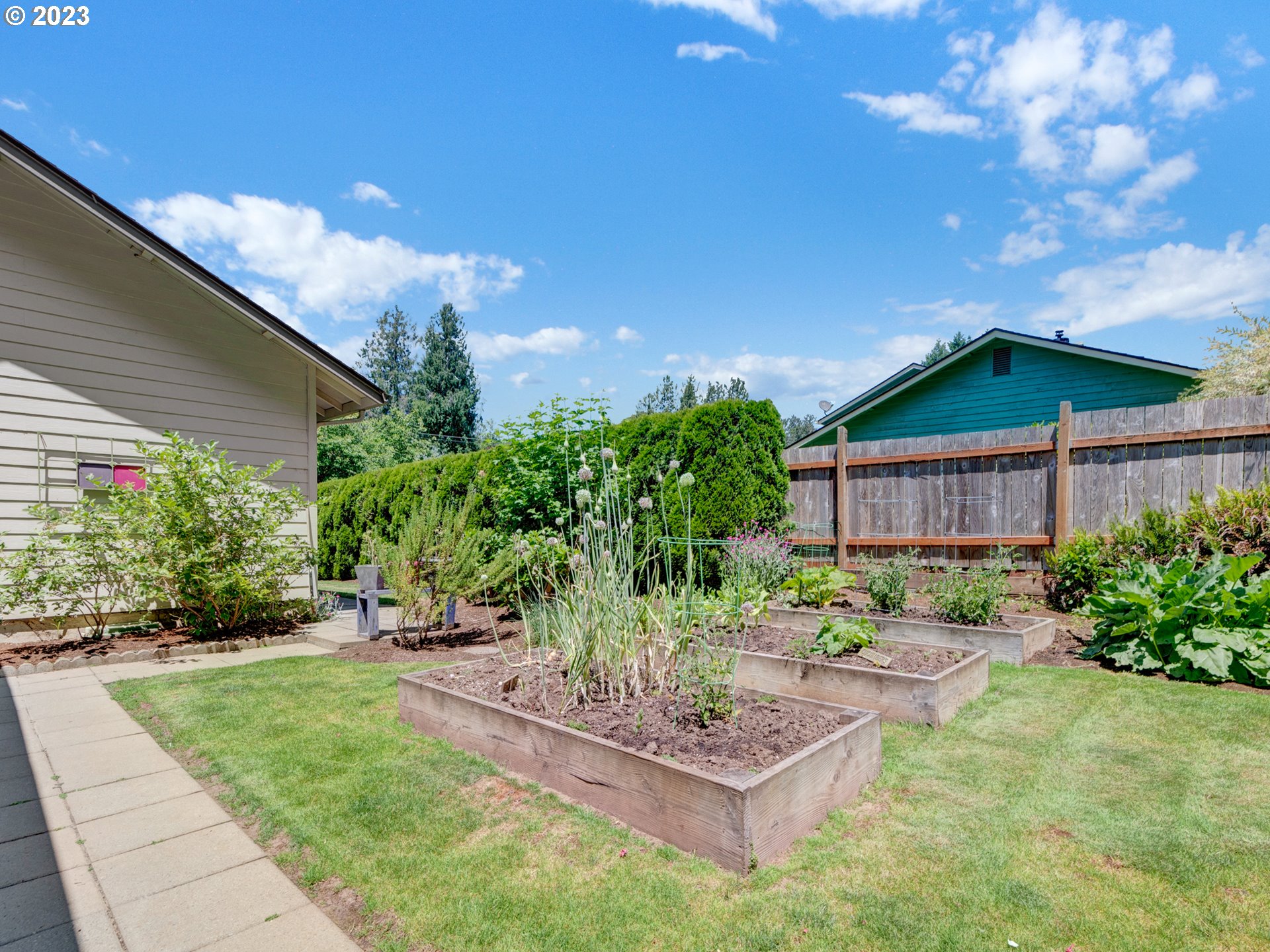 41620 Madrone Street Springfield, OR 97478 - Photo 34 of 48 Garden