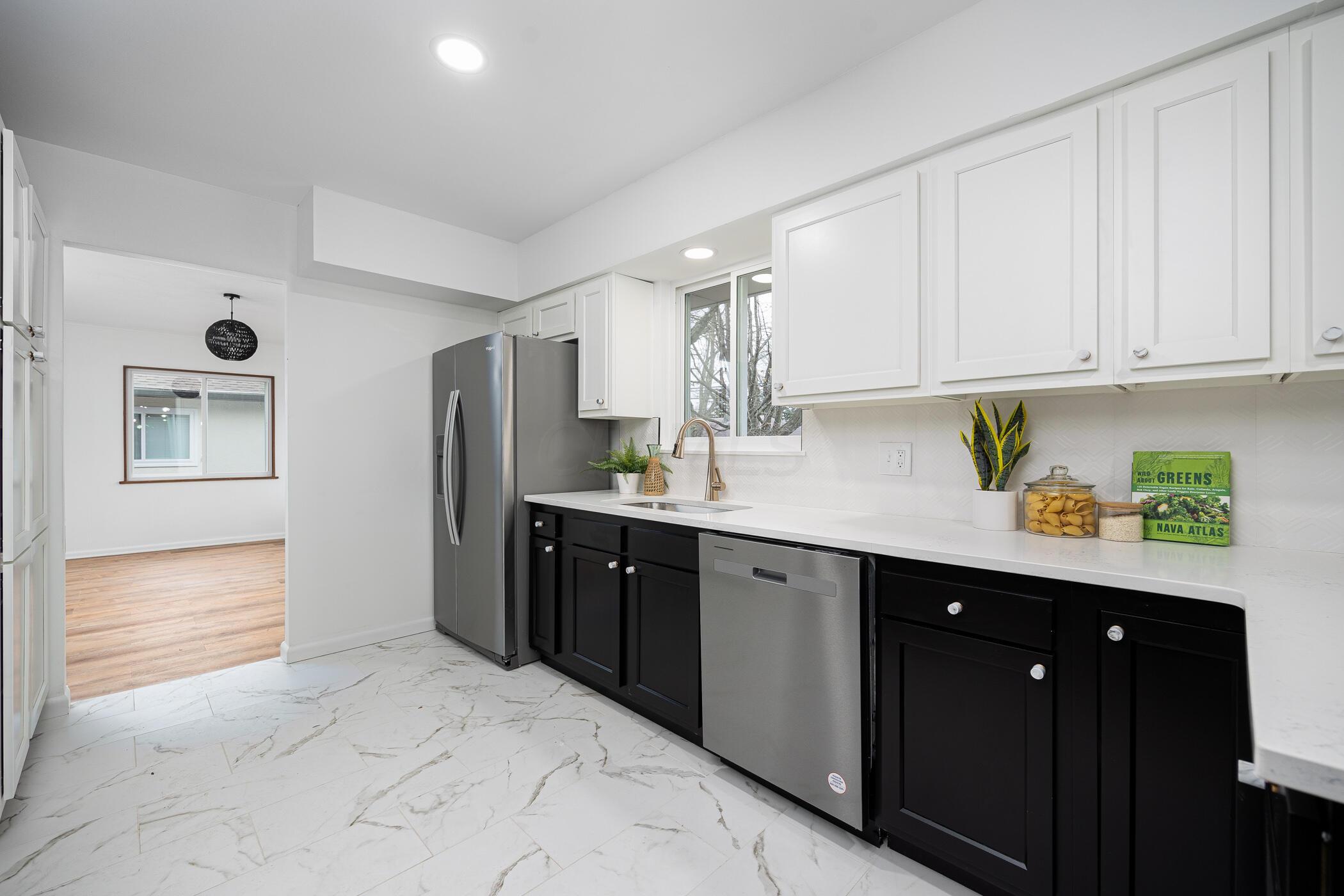 2864 Castlewood Road Columbus, OH 43209 - Photo 10 of 45 Kitchen
