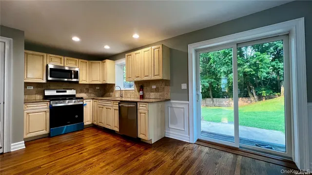 $4,000 | 117 Summers Street, Oyster Bay, NY 11771