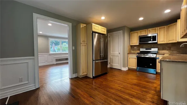 $4,000 | 117 Summers Street, Oyster Bay, NY 11771