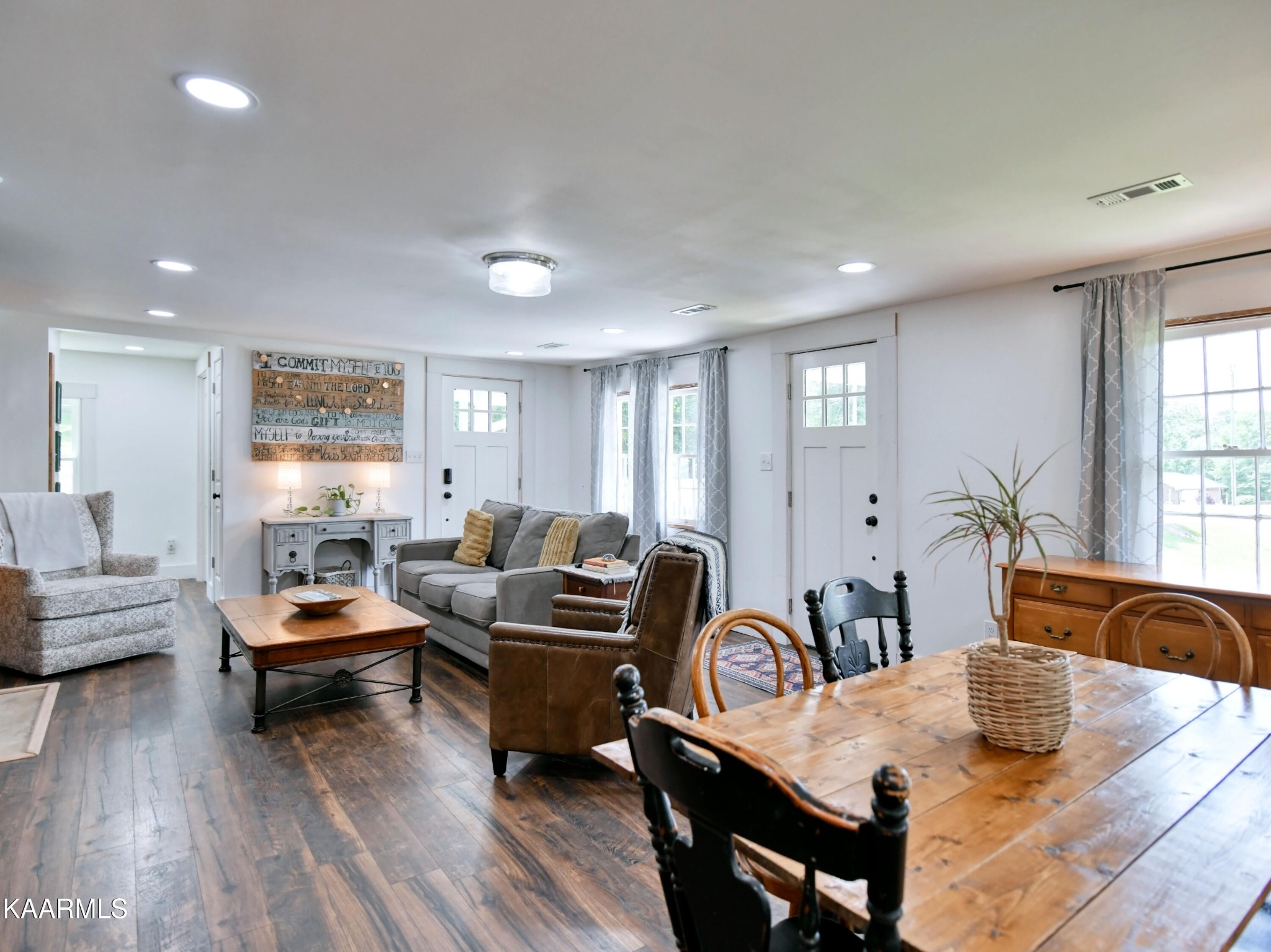 679 Blockhouse Valley Road Clinton, TN 37716 - Photo 16 of 45 a living room with furniture and wooden floor