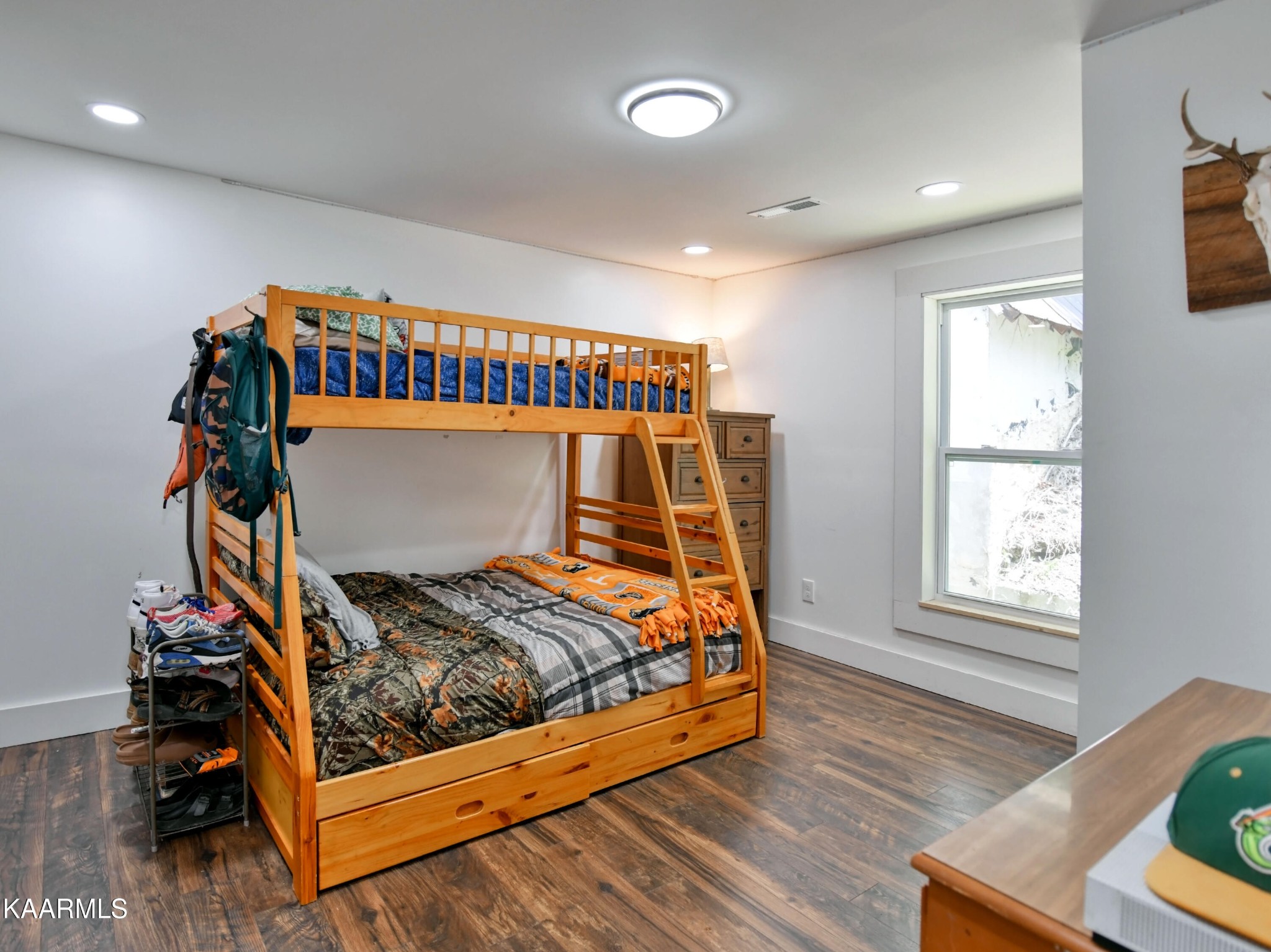 679 Blockhouse Valley Road Clinton, TN 37716 - Photo 18 of 45 a bedroom with a bed and a window