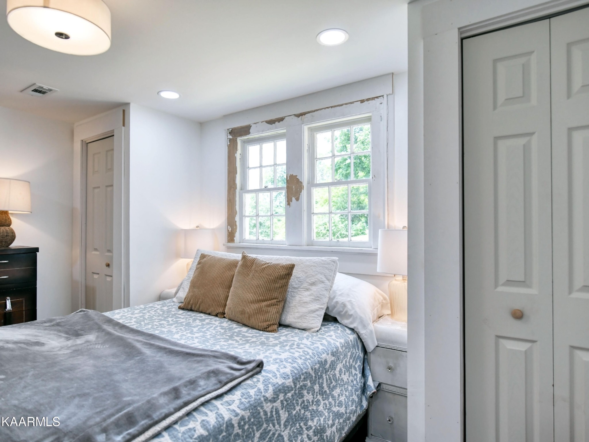 679 Blockhouse Valley Road Clinton, TN 37716 - Photo 25 of 45 a bedroom with a bed and a window