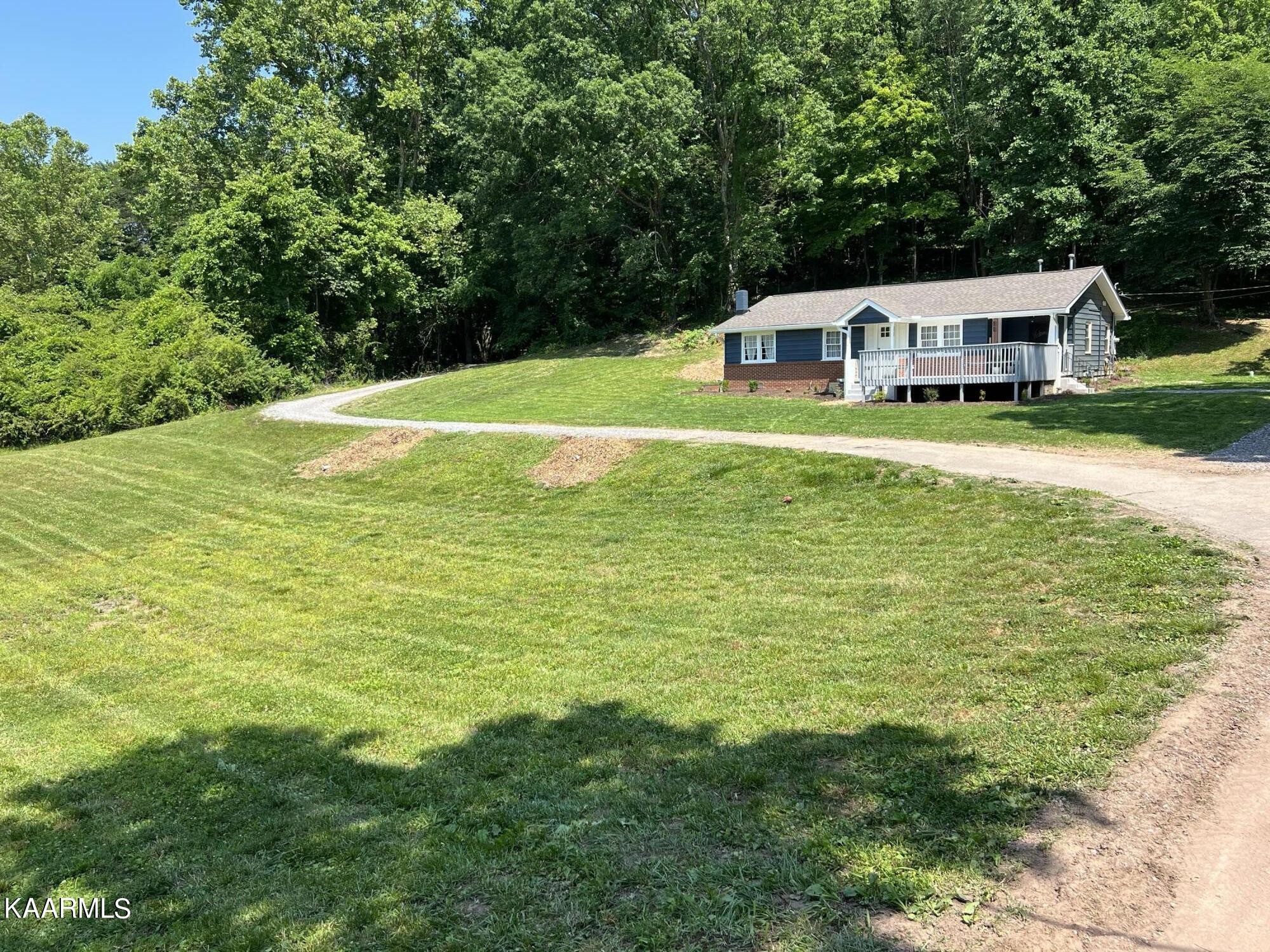 679 Blockhouse Valley Road Clinton, TN 37716 - Photo 4 of 45 a view of a house with a yard