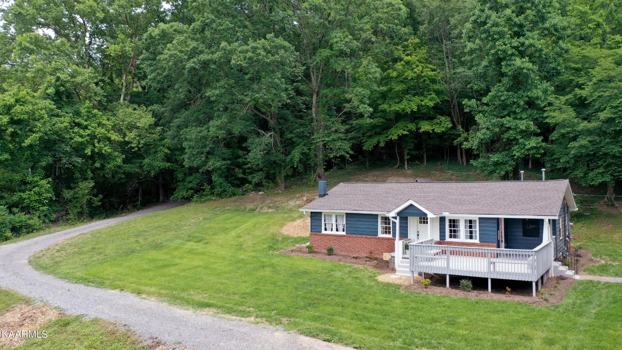 679 Blockhouse Valley Road Clinton, TN 37716 - Photo 5 of 45 front view of a house with a yard