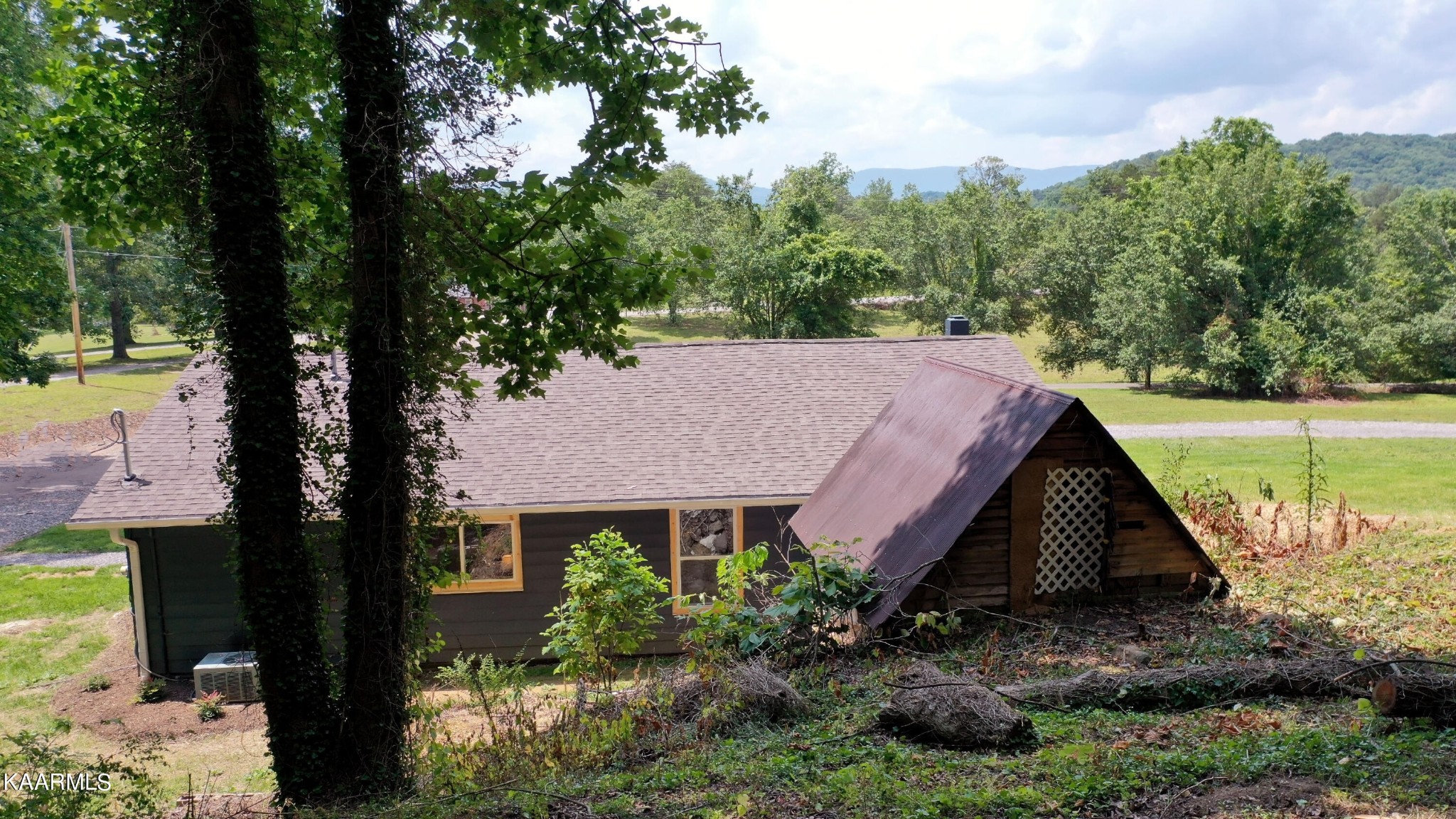 679 Blockhouse Valley Road Clinton, TN 37716 - Photo 9 of 45 a backyard of a house with lots of green space