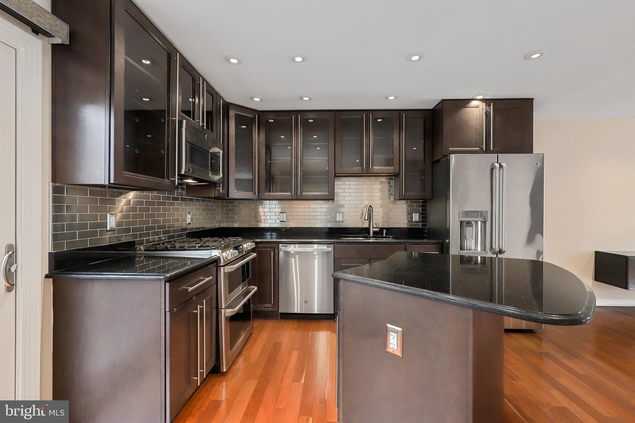 2177 Shirlington Road Arlington, VA 22204 - Photo 7 of 30