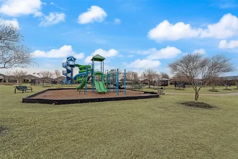 a view of a fountain in front of a house