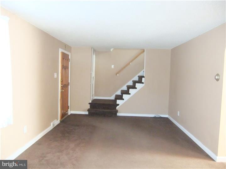 367 Wyndmoor Road Springfield, PA 19064 - Photo 2 of 25 Living Room