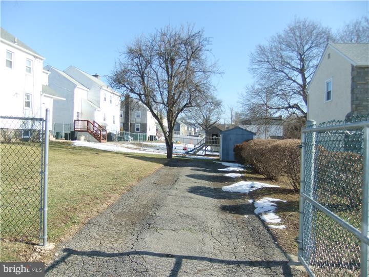 367 Wyndmoor Road Springfield, PA 19064 - Photo 25 of 25 Driveway