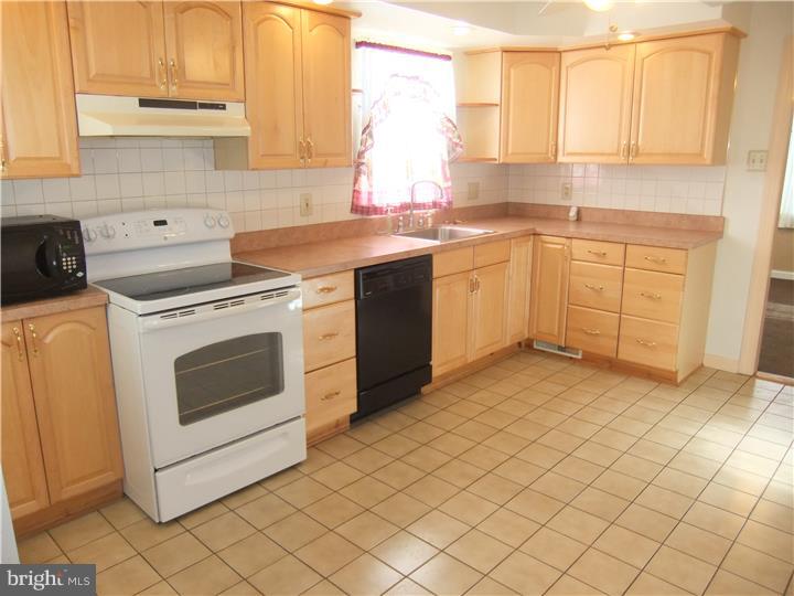 367 Wyndmoor Road Springfield, PA 19064 - Photo 6 of 25 Kitchen