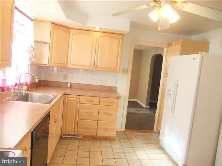 367 Wyndmoor Road Springfield, PA 19064 - Photo 8 of 25 Kitchen