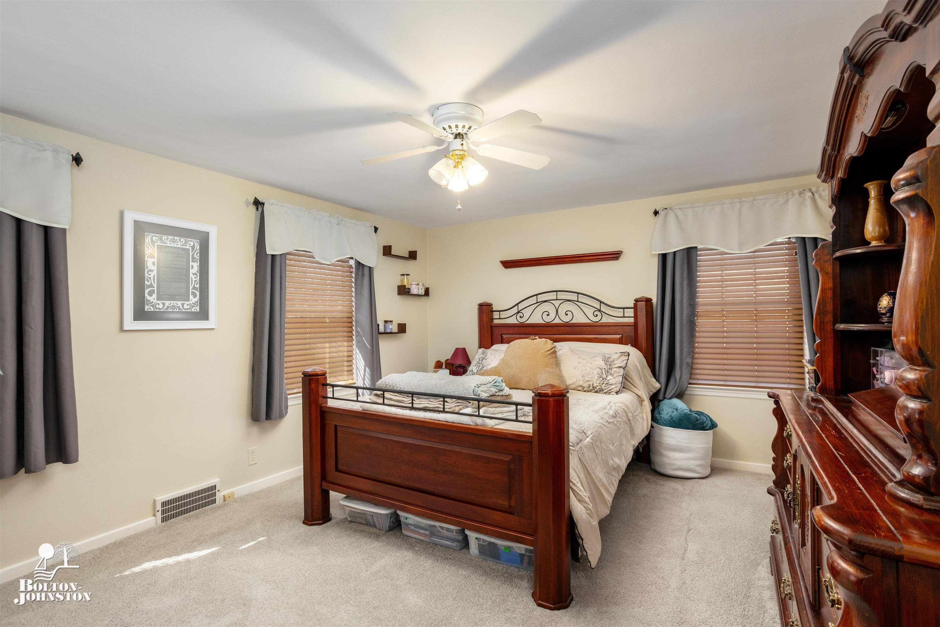 454 Fisher Road Grosse Pointe, MI 48230 - Photo 25 of 41 50135331-4d417c96-536b-42f8-818a-1dfdea6407c5.JPG