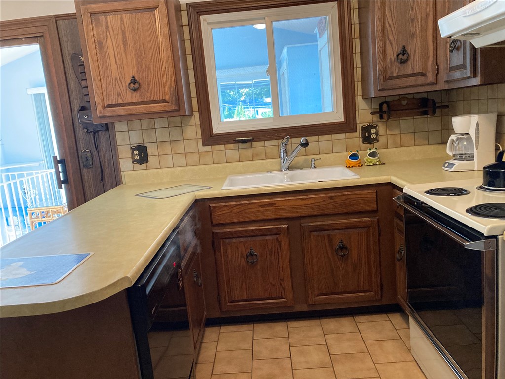 250 Ray Avenue Woonsocket, RI 02895 - Photo 3 of 19