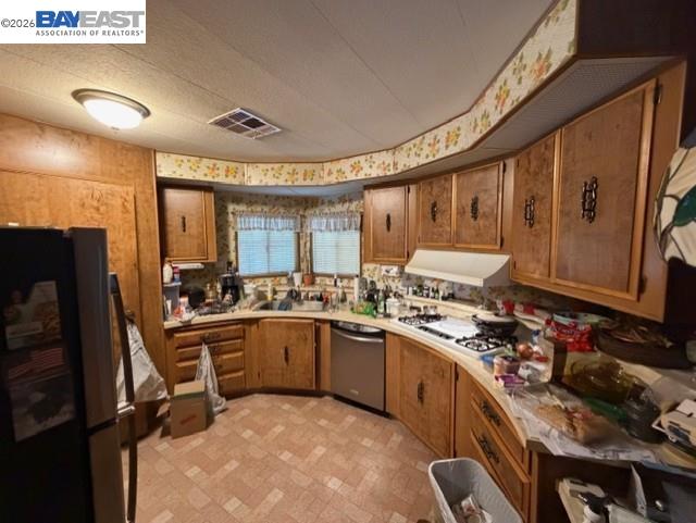 29266 Nantucket Way Hayward, CA 94544 - Photo 2 of 24 a kitchen with lots of counter top space