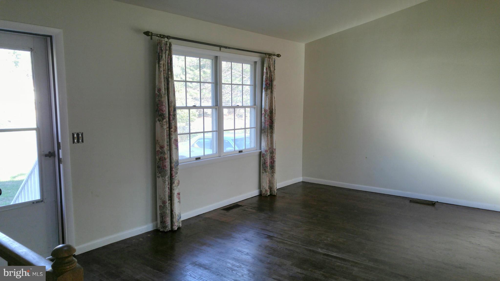 107 Tennessee Road Stevensville, MD 21666 - Photo 3 of 18 Living Room