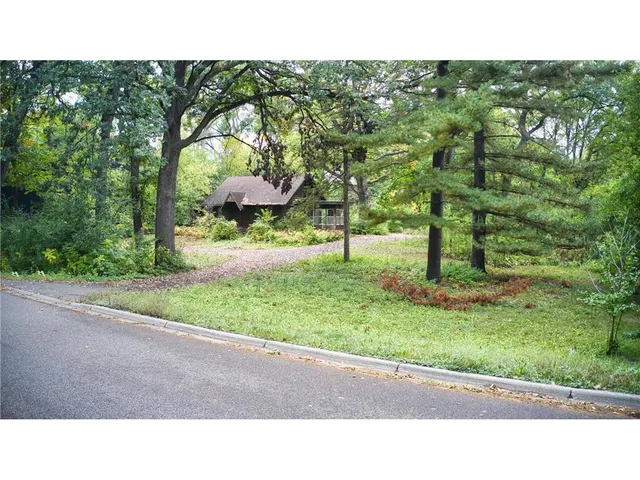 $375,000 | 11300 Park Ridge Drive West, Hopkins, MN 55305