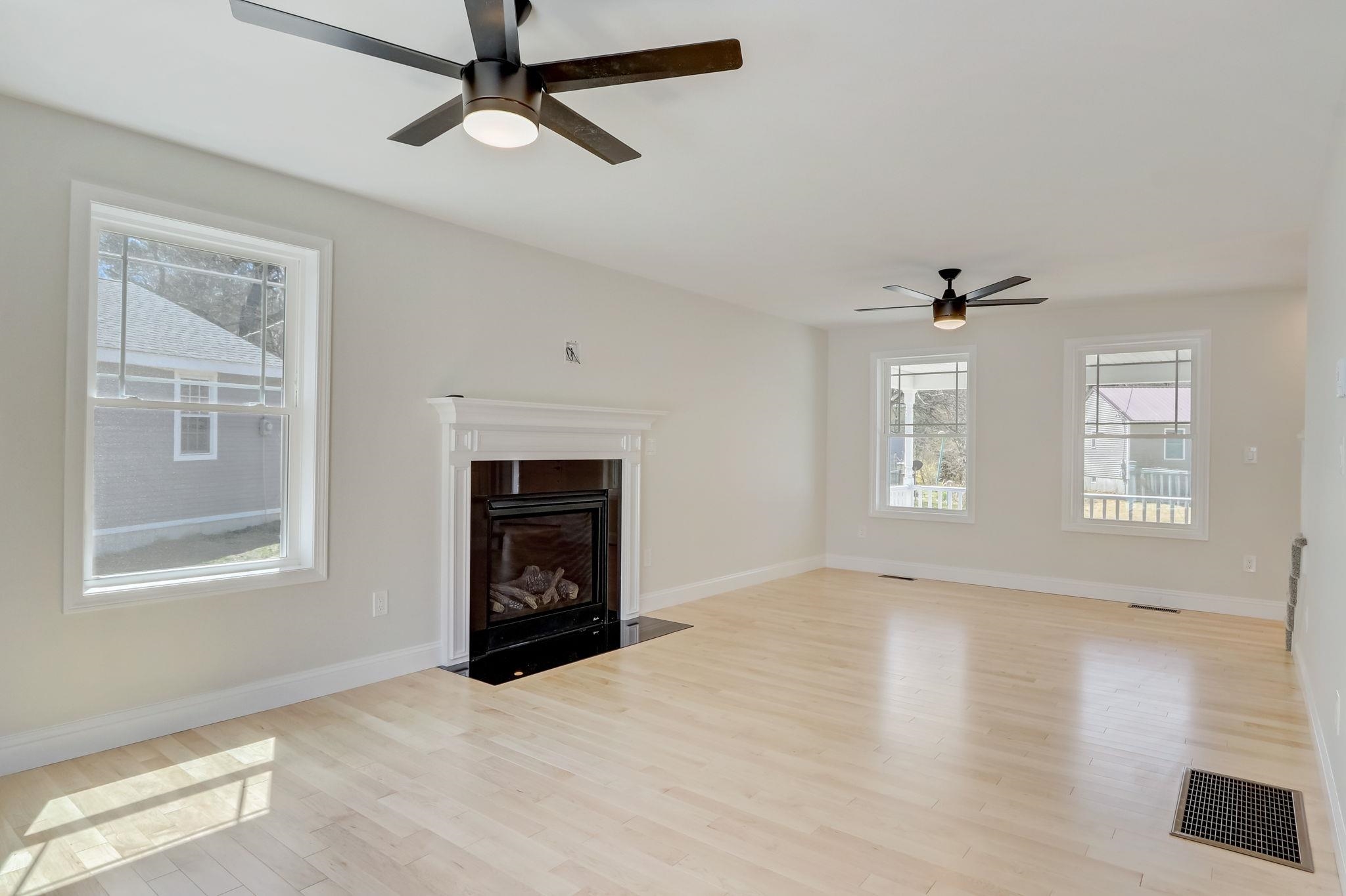 7 A Aruda Road Sandown, NH 03873 - Photo 5 of 40