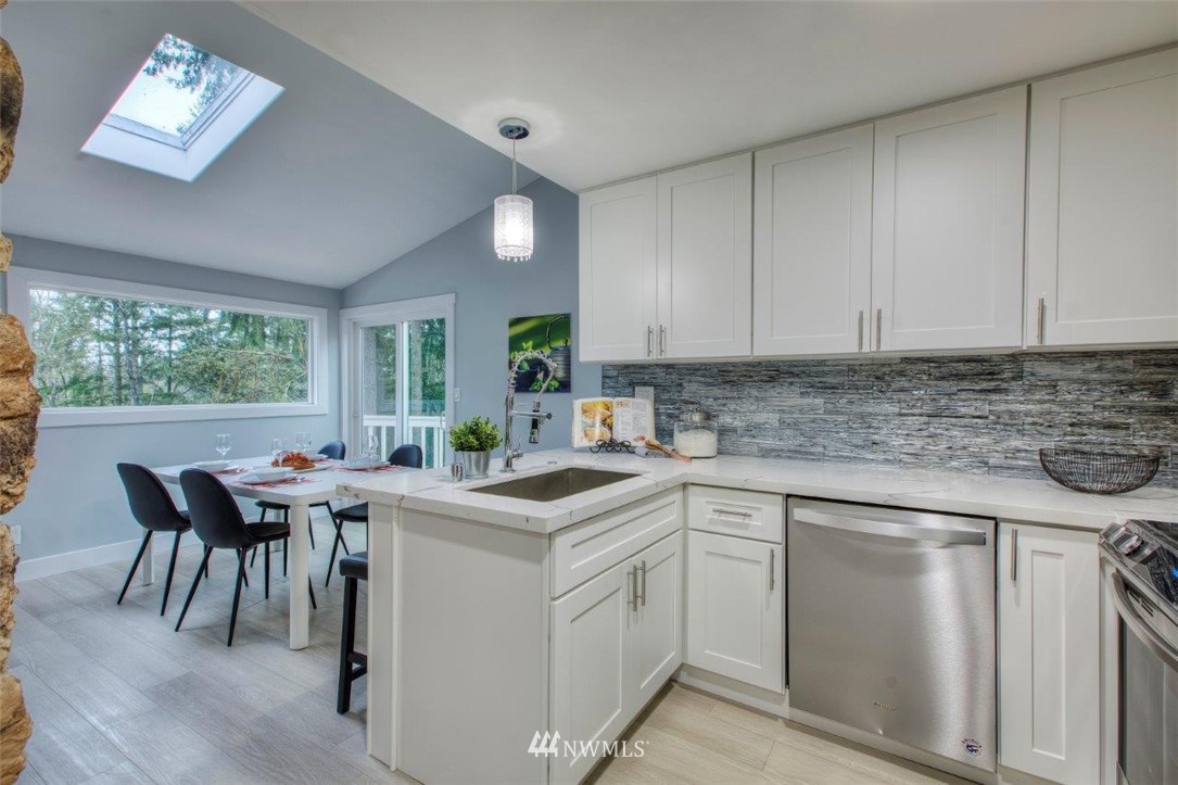 4425 Southeast 4th Place Renton, WA 98059 - Photo 9 of 35