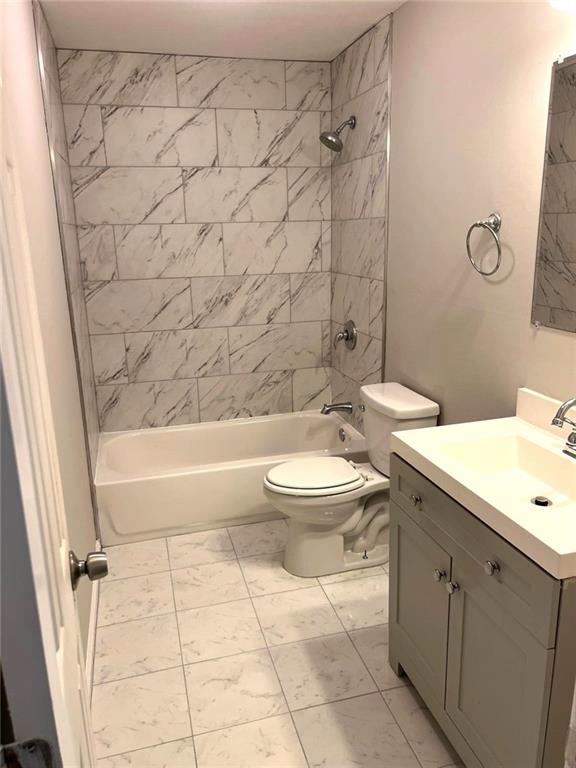 566 Rockwell Street Southwest Atlanta, GA 30310 - Photo 14 of 23 a bathroom with a toilet a sink and a bathtub