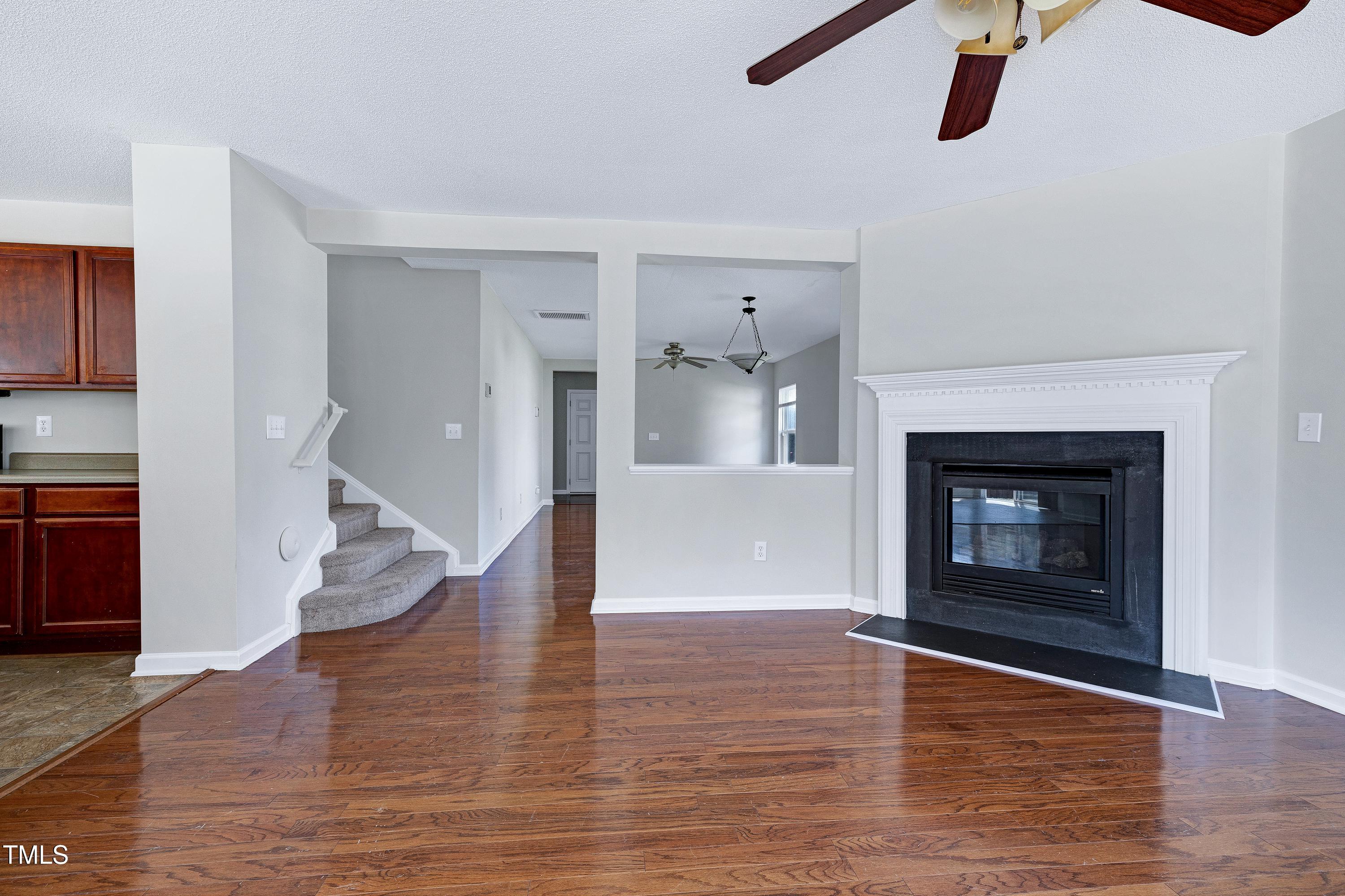 2817 Roundleaf Court Raleigh, NC 27604 - Photo 15 of 37 Scene-13