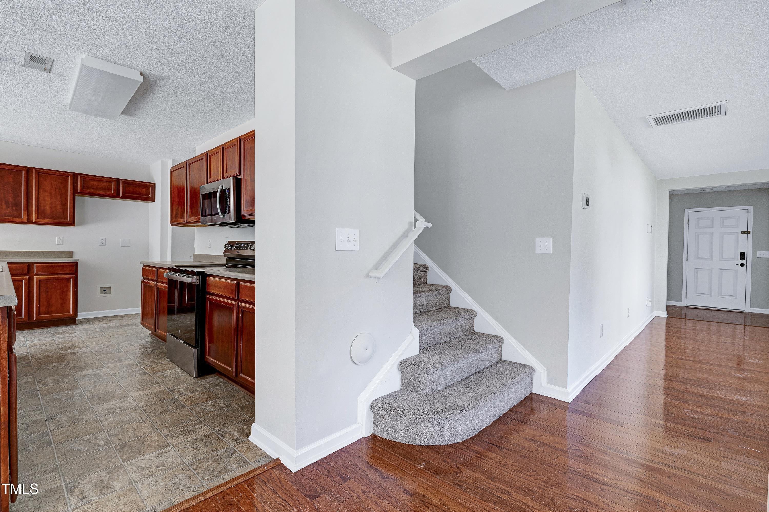 2817 Roundleaf Court Raleigh, NC 27604 - Photo 18 of 37 Scene-22