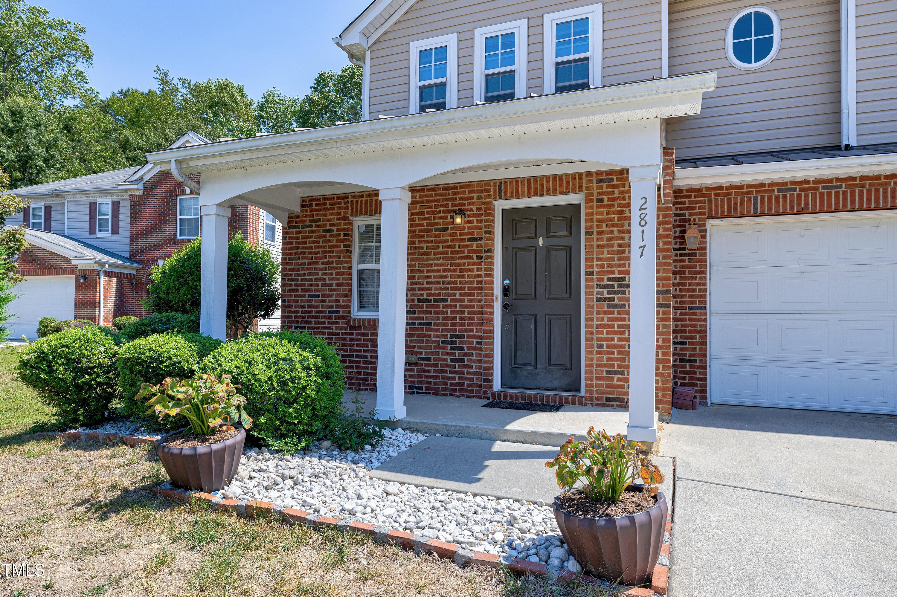 2817 Roundleaf Court Raleigh, NC 27604 - Photo 2 of 37 Scene-2