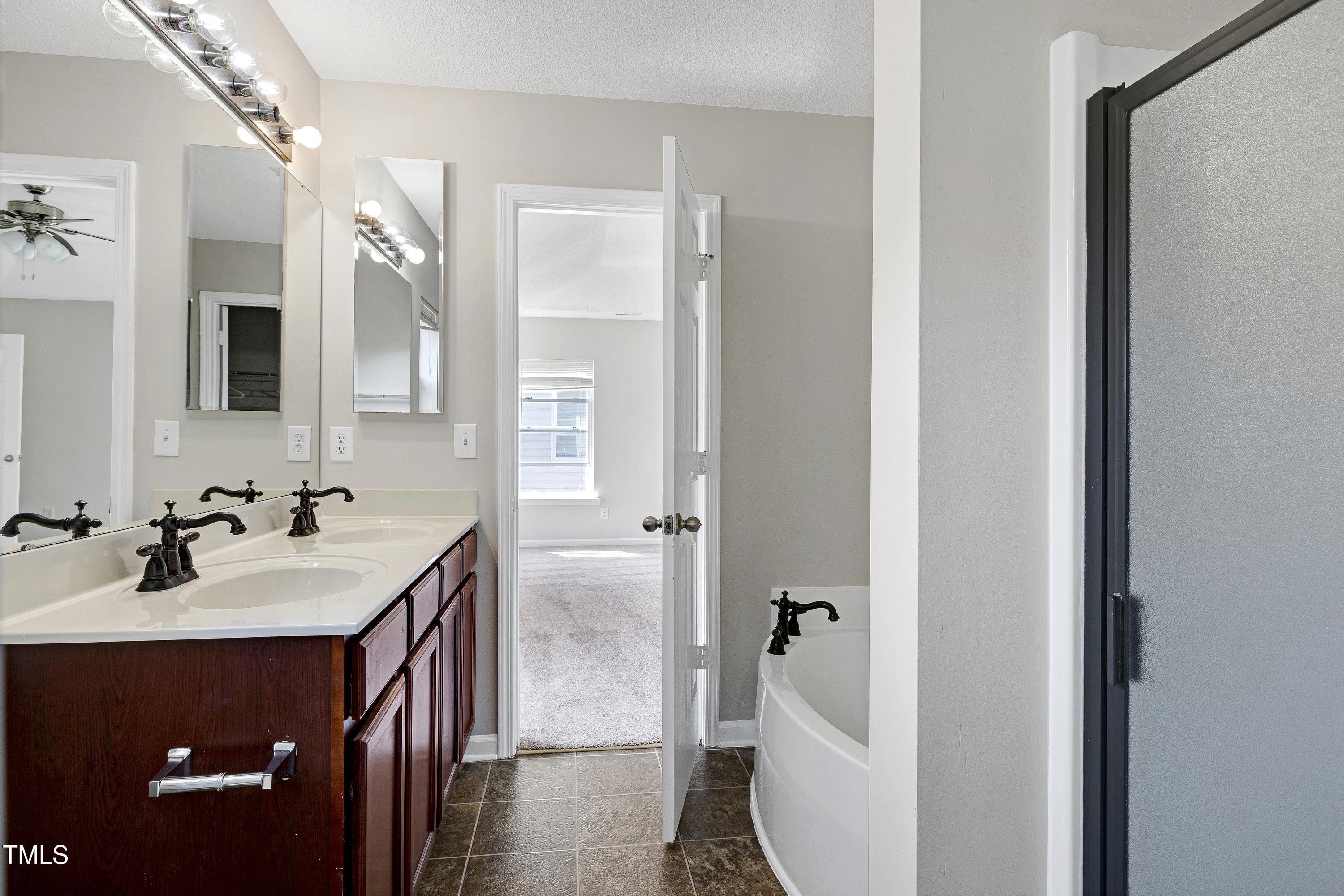 2817 Roundleaf Court Raleigh, NC 27604 - Photo 30 of 37 Scene-32