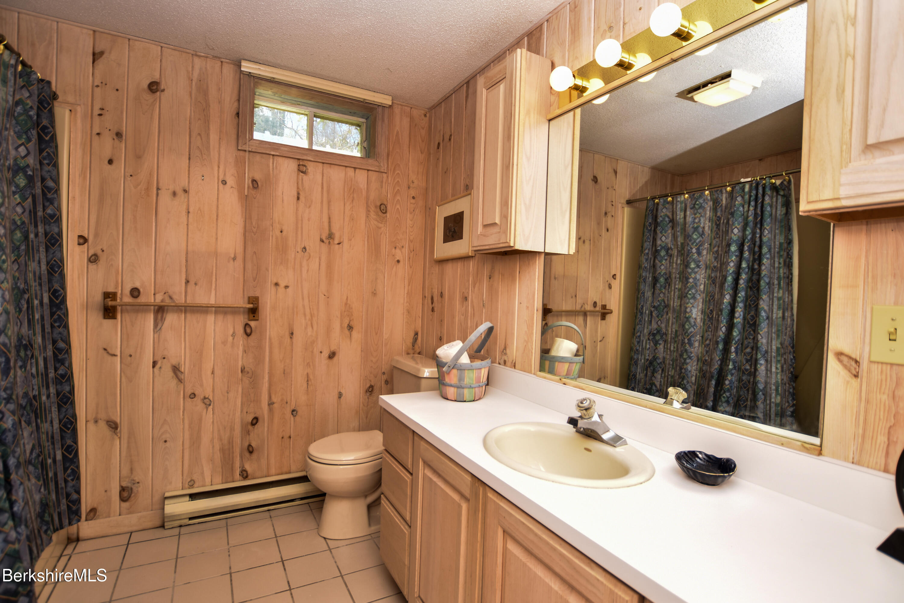 121 Hiawatha Hill Road Becket, MA 01223 - Photo 37 of 48 Full bath