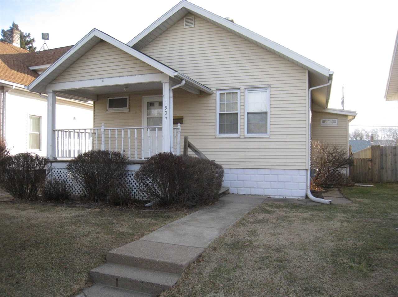 1904 30th Street Moline, IL 61265 - Photo 1 of 21