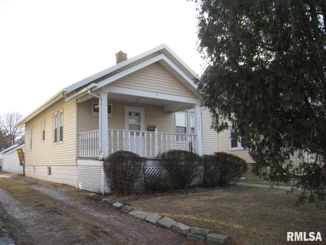 1904 30th Street Moline, IL 61265 - Photo 2 of 21