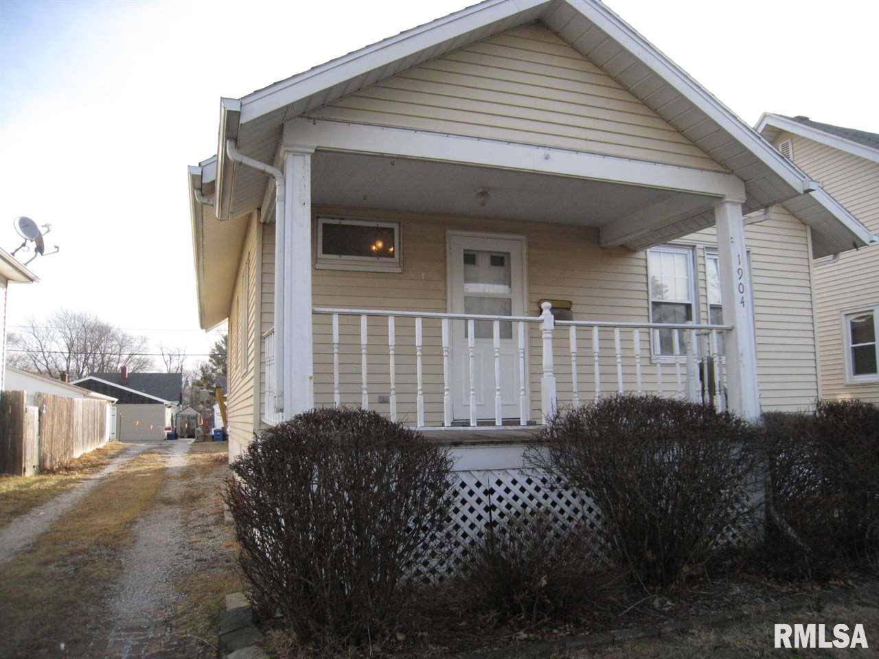 1904 30th Street Moline, IL 61265 - Photo 3 of 21