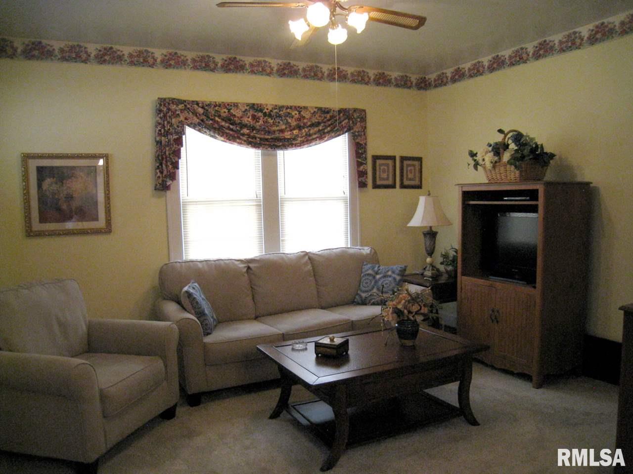 1904 30th Street Moline, IL 61265 - Photo 4 of 21