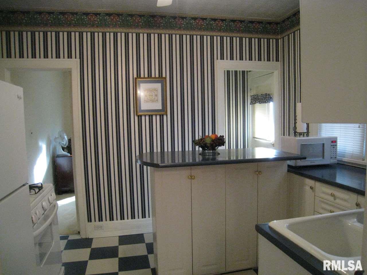 1904 30th Street Moline, IL 61265 - Photo 10 of 21