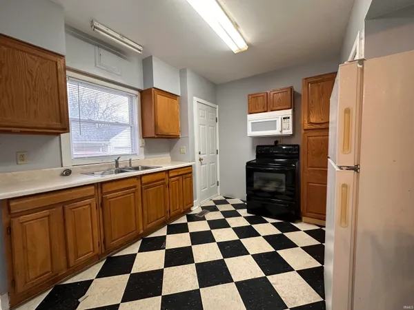 $1,000 | 905 Lincoln Avenue, Unit A, Evansville, IN 47713