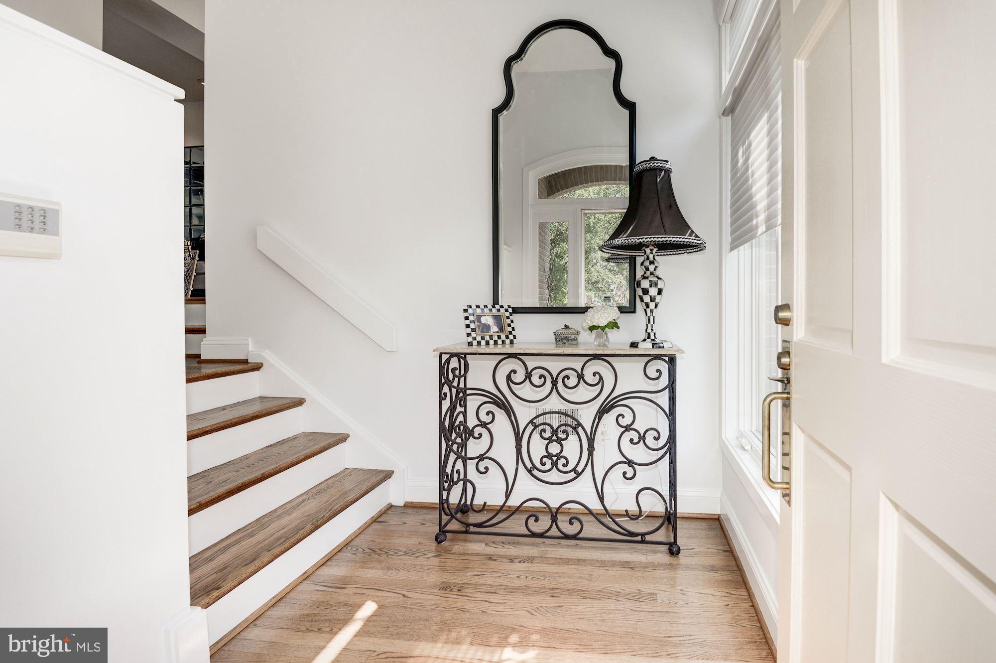11514 Hemingway Drive Reston, VA 20194 - Photo 4 of 45 Foyer