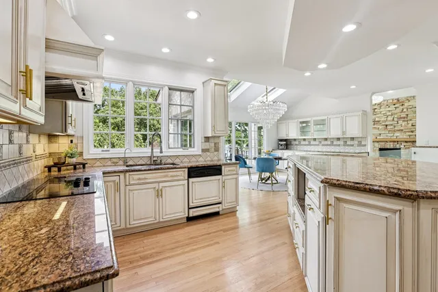 $1,900,000 | 1314 Dunheath Drive, Inverness, IL 60010