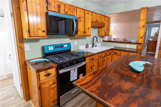 $199,900 | 651 South James Street, Cape Vincent, NY 13618