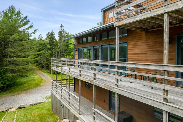 $499,000 | 11 Youngs Road, Southport, ME 04576