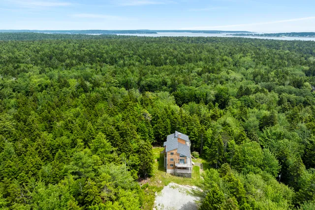 $499,000 | 11 Youngs Road, Southport, ME 04576